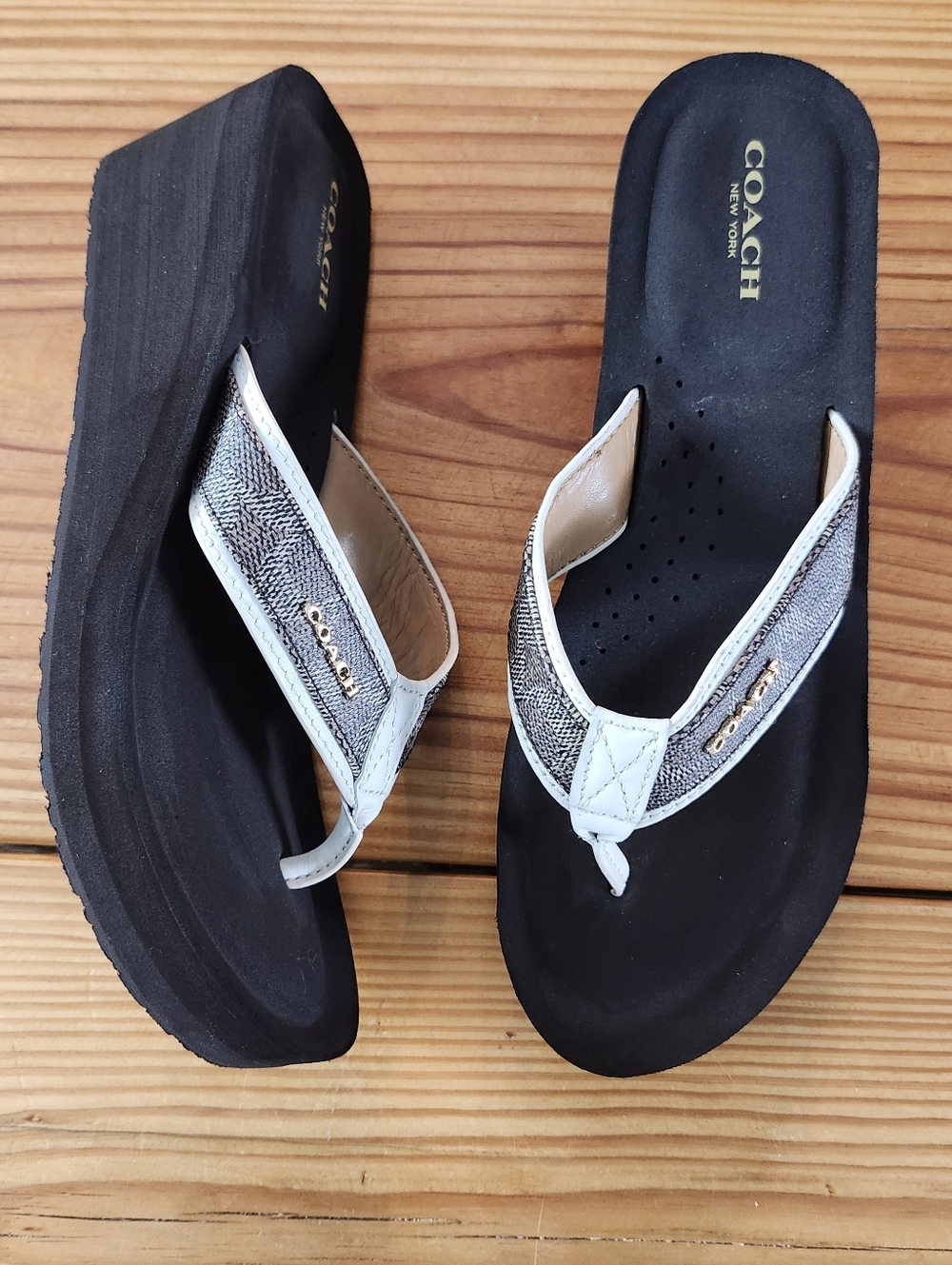 COACH  Platform Thong Sandals Size 9.5
